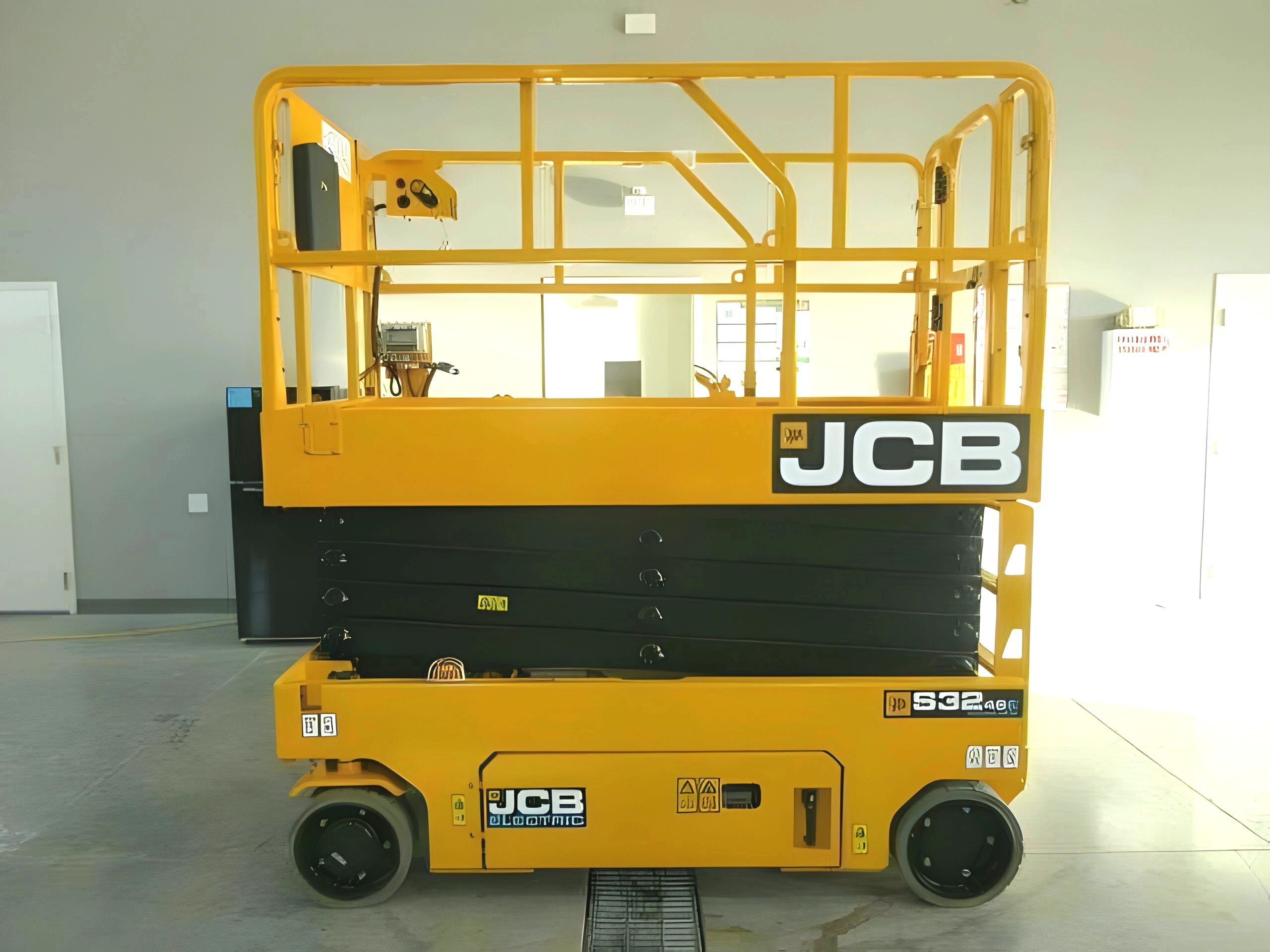 2025 JCB S3246E