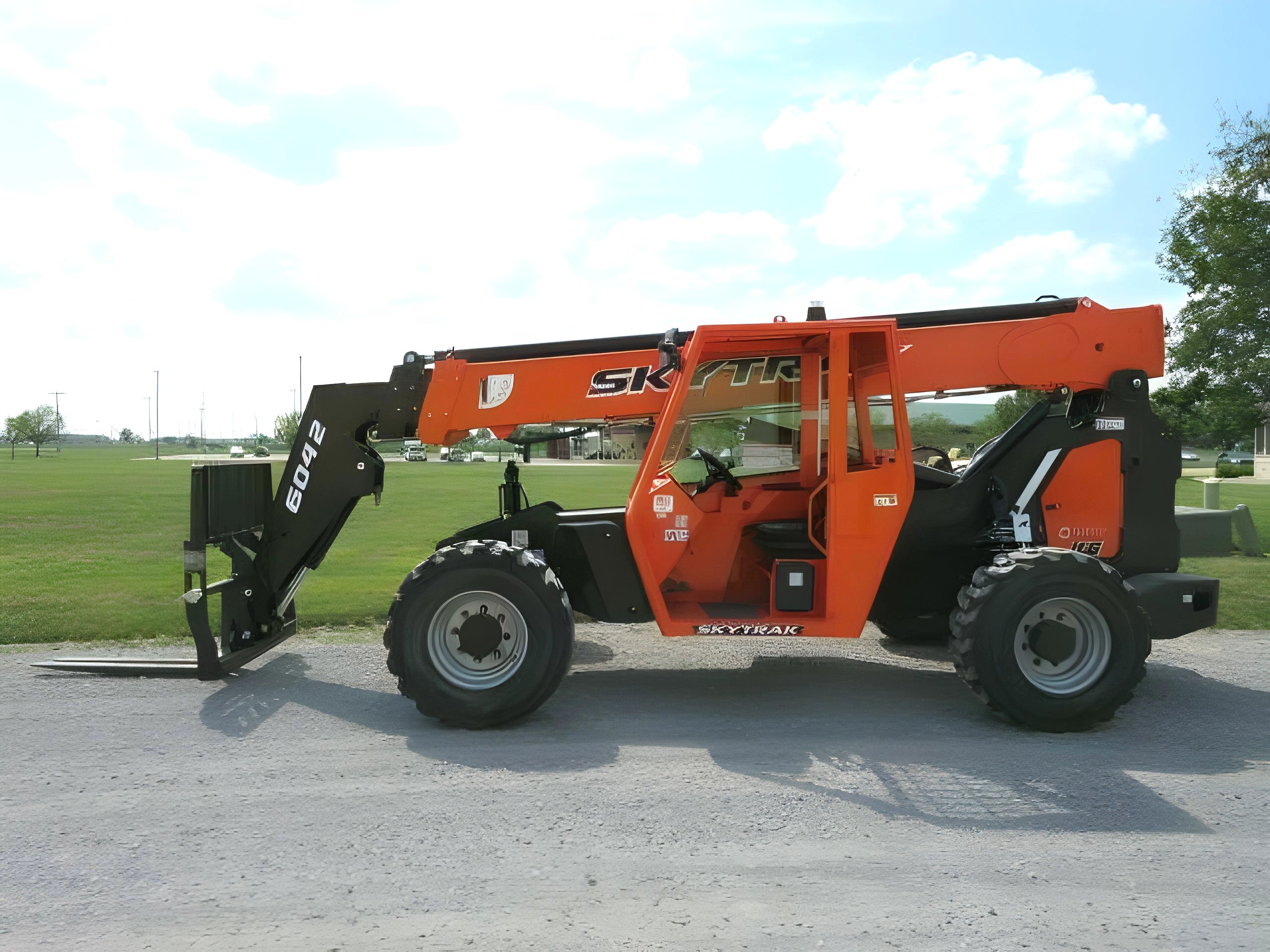 2025 SkyTrak 6042