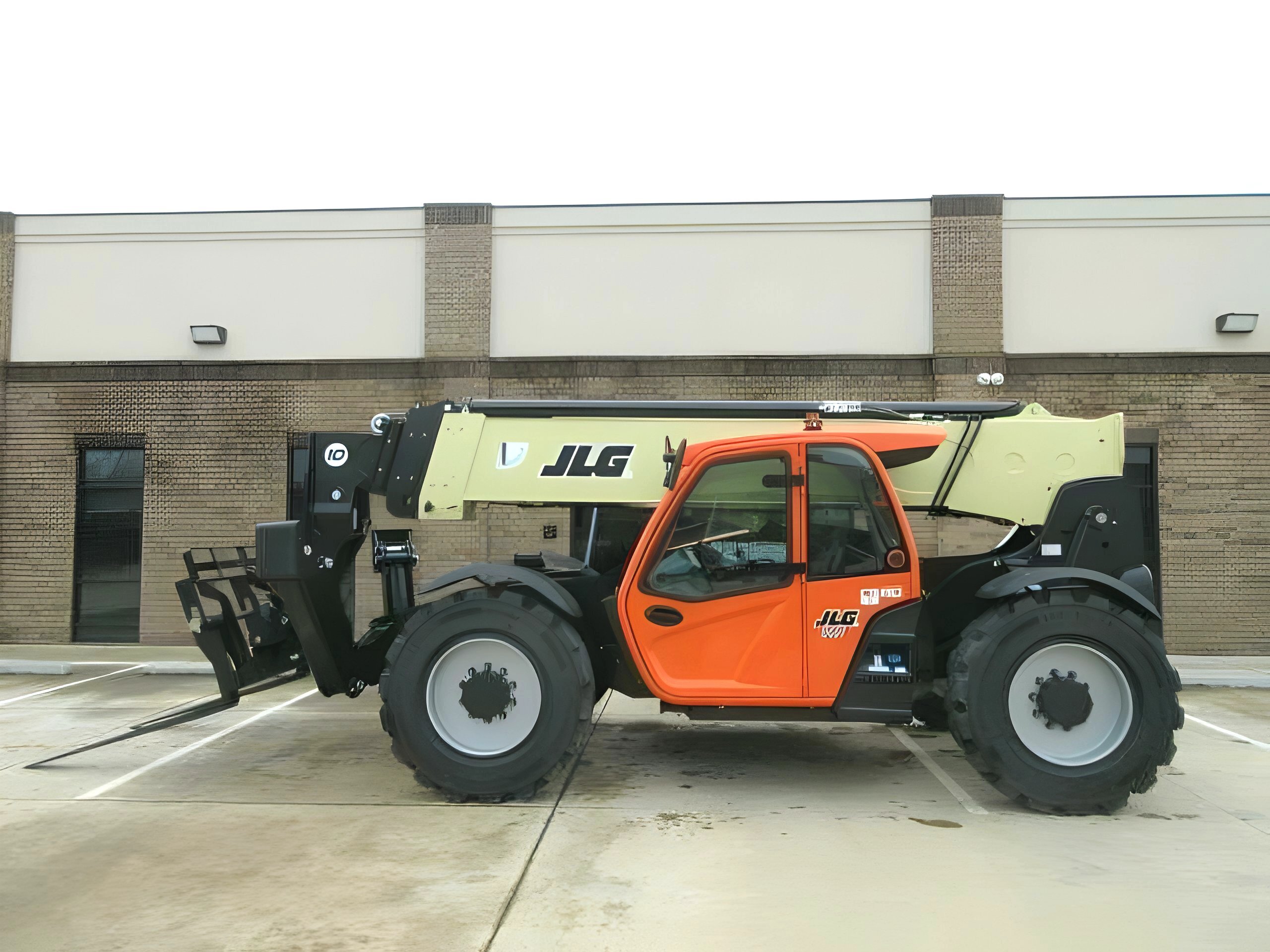 2025 JLG 1055