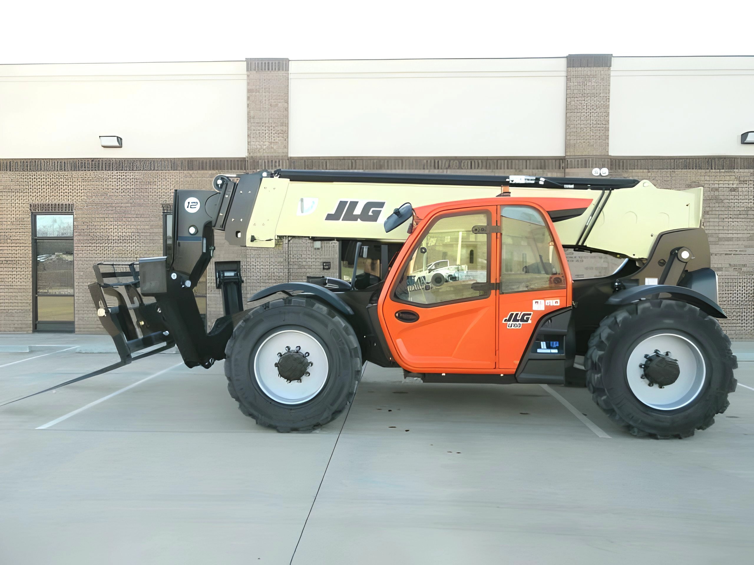 2025 JLG 1255
