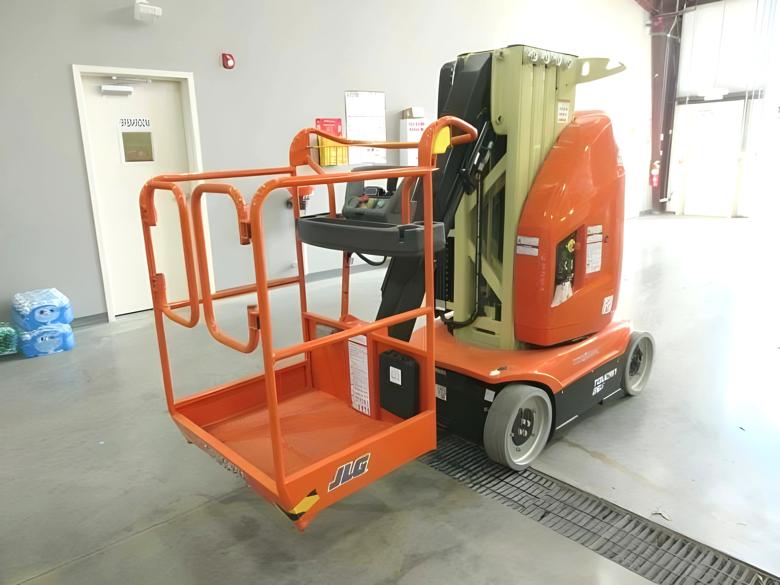 2025 JLG Toucan 32E
