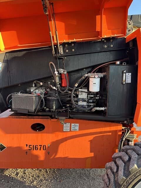 2017 JLG 660SJ-12