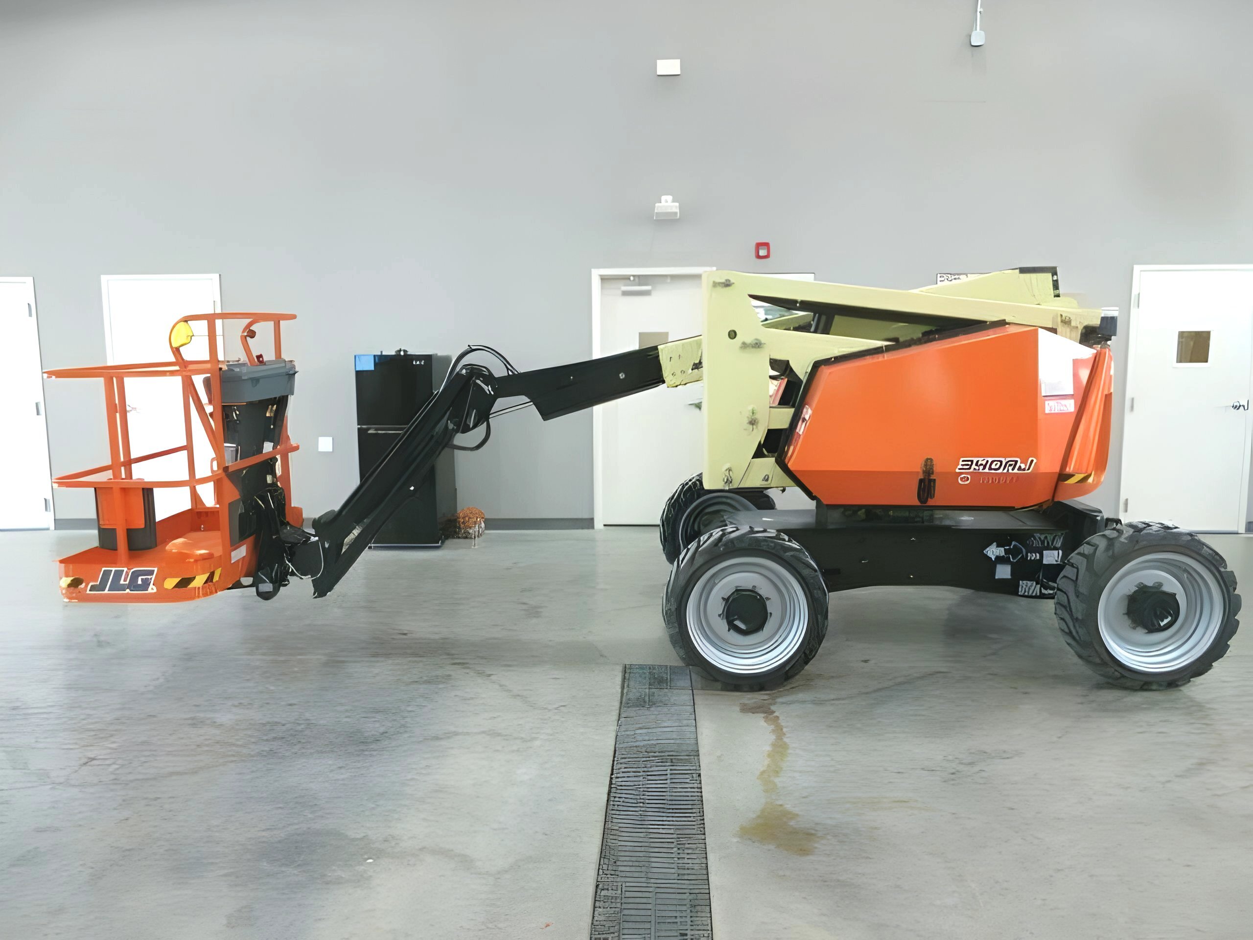2025 JLG 340AJ