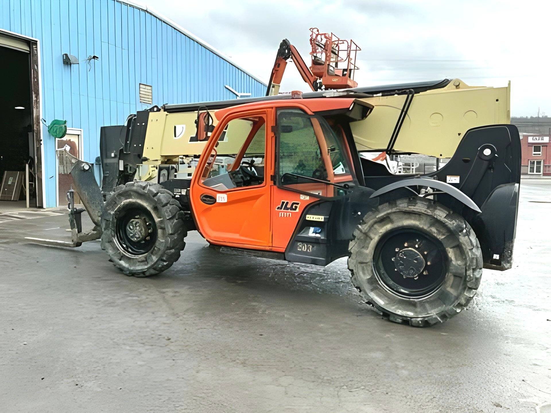 2019 JLG 1055