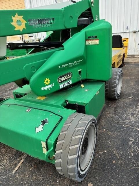 2015 JLG E450AJ