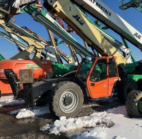 2016 JLG 1255