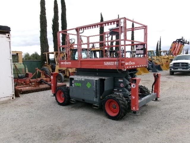 2018 Skyjack SJ-6832RT-5
