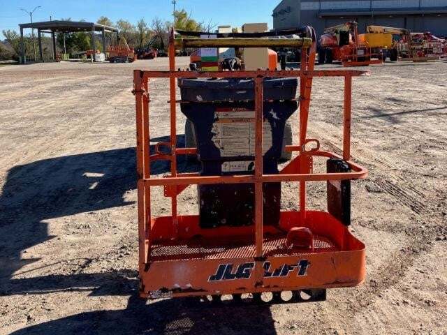 2017 JLG E400AJPN-2