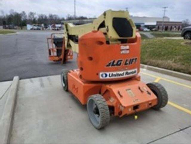 2012 JLG E400AJPN-4