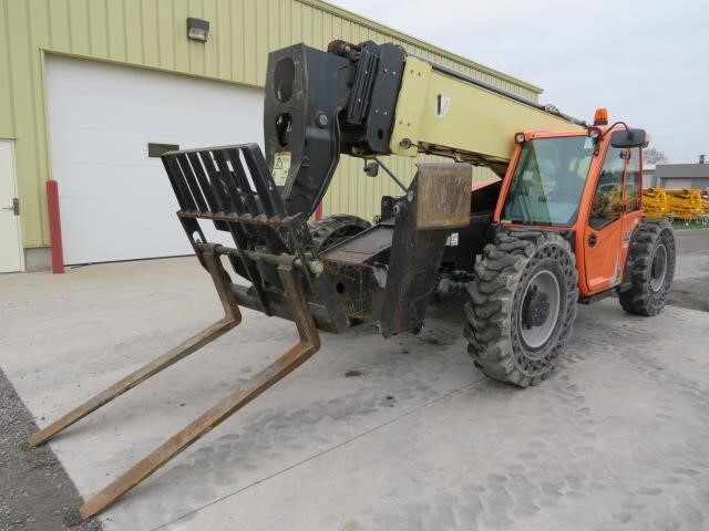 2017 JLG 1055-8