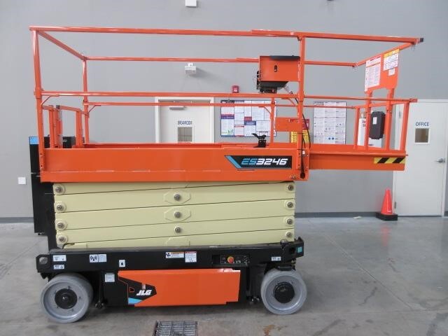 2025 JLG 3246-18