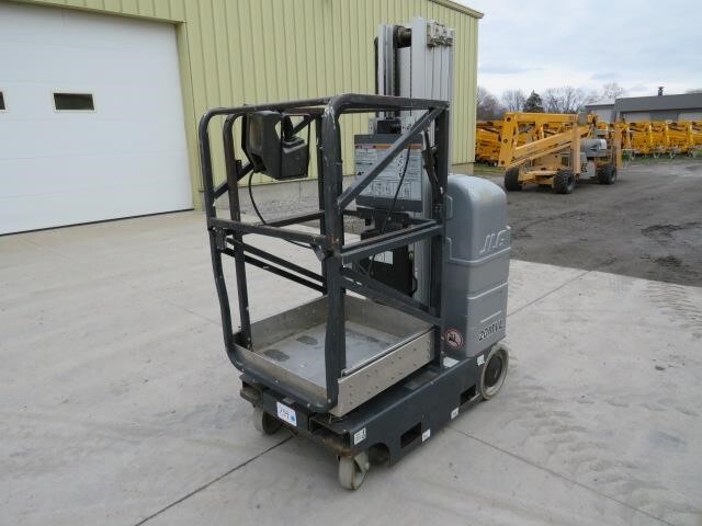 2017 JLG 20MVL-8
