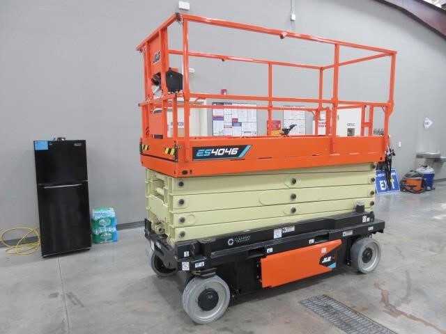 2025 JLG ES4046-2
