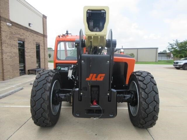 2025 JLG 742-7