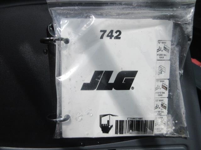 2025 JLG 742-26