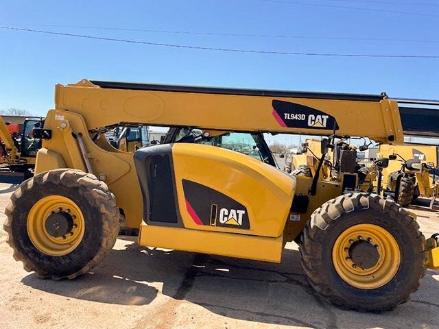 2019 CAT TL943D-5
