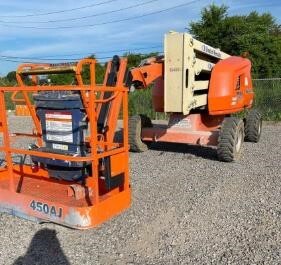 2017 JLG 450AJ