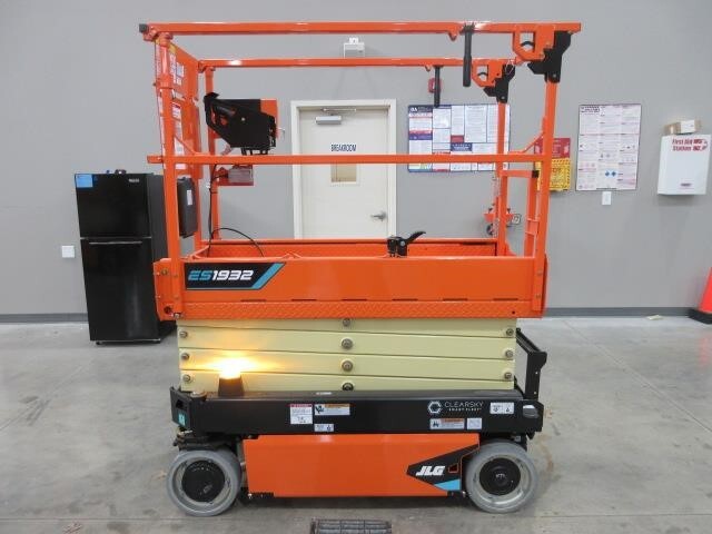 2026 JLG ES1932