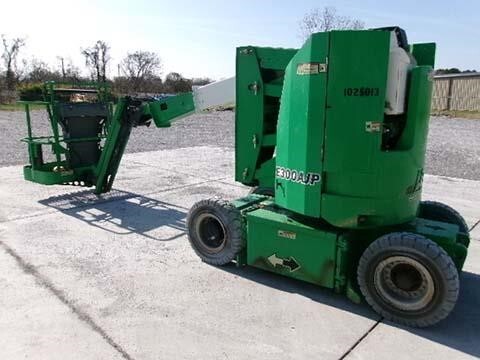 2017 JLG E300AJP-4