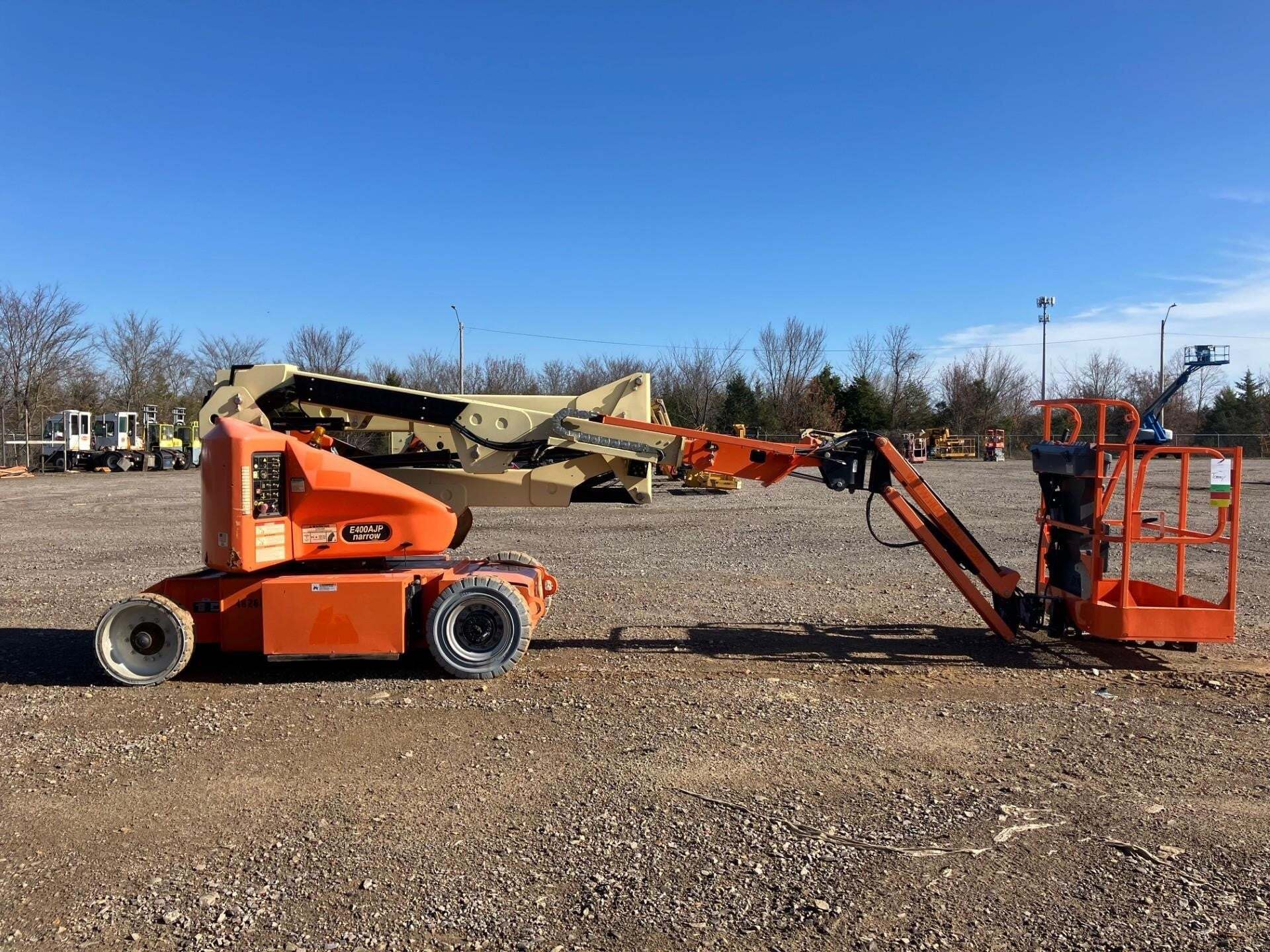 2017 JLG E400AJPN