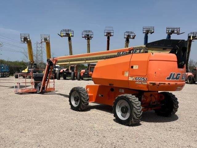 2017 JLG 660SJ-11