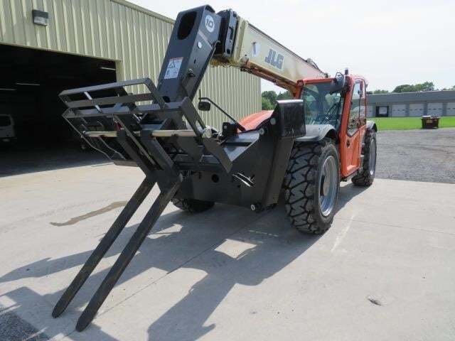 2025 JLG 1043-8