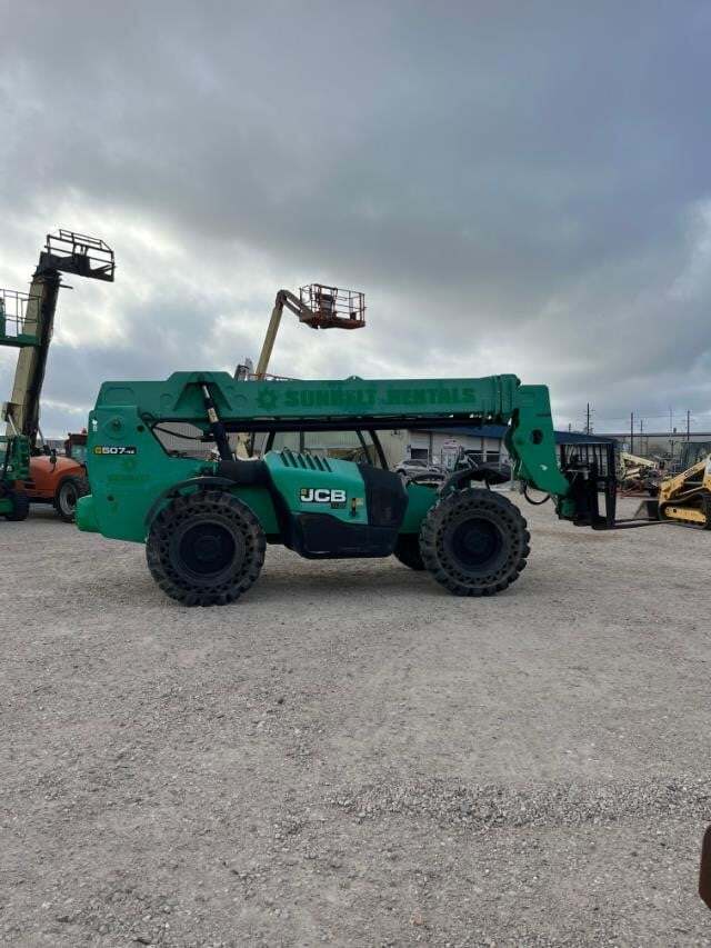2017 JCB 507-42-7