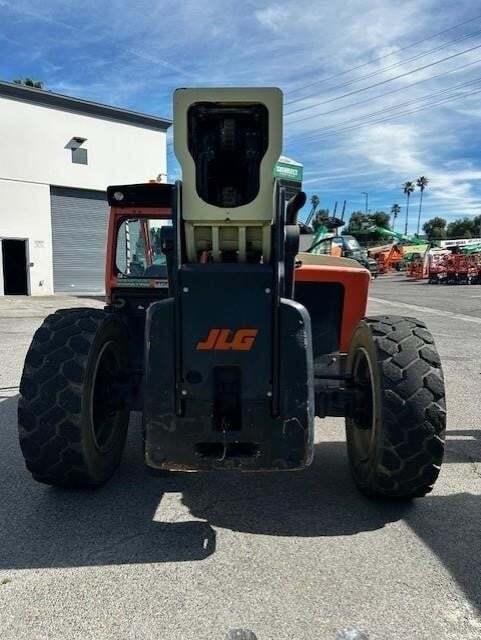 2017 JLG 1055-2