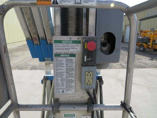 2009 Genie AWP-40S-11