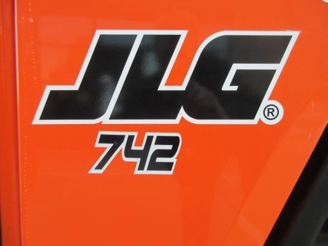 2025 JLG 742-35