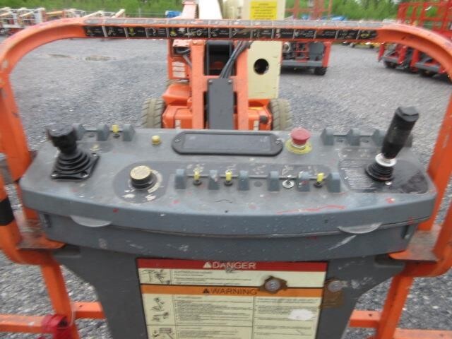 2013 JLG E450AJ-6