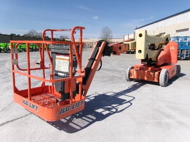 2012 JLG E400AJPN