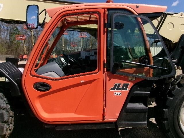 2018 JLG 742-14