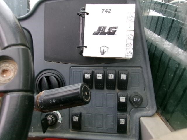 2018 JLG 742-17
