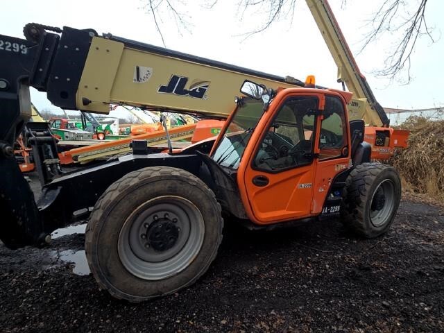 2016 JLG 1055