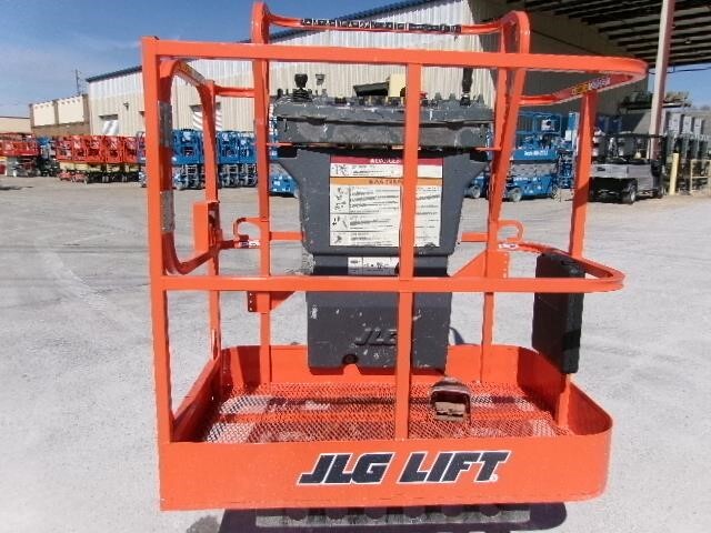 2012 JLG E400AJPN-5
