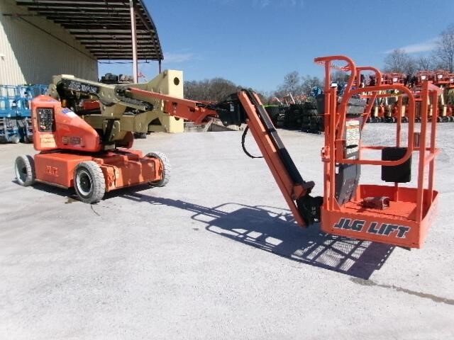 2012 JLG E400AJPN-2