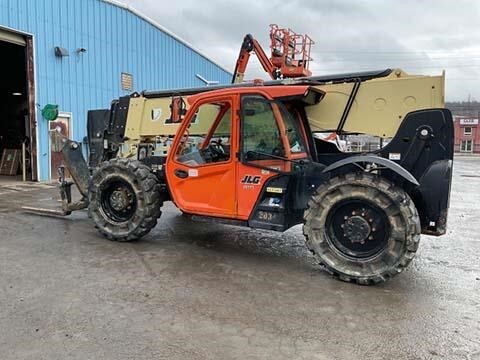 2019 JLG 1055