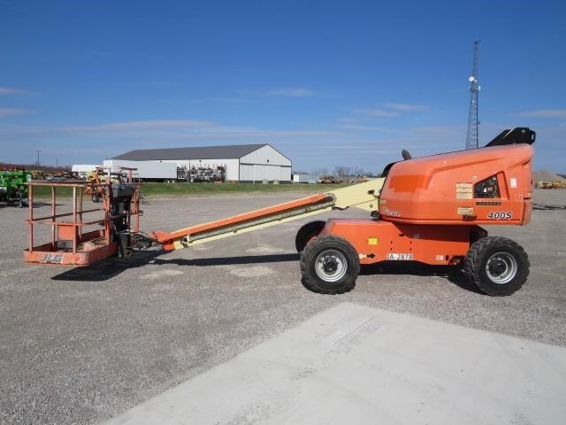 2017 JLG 400S