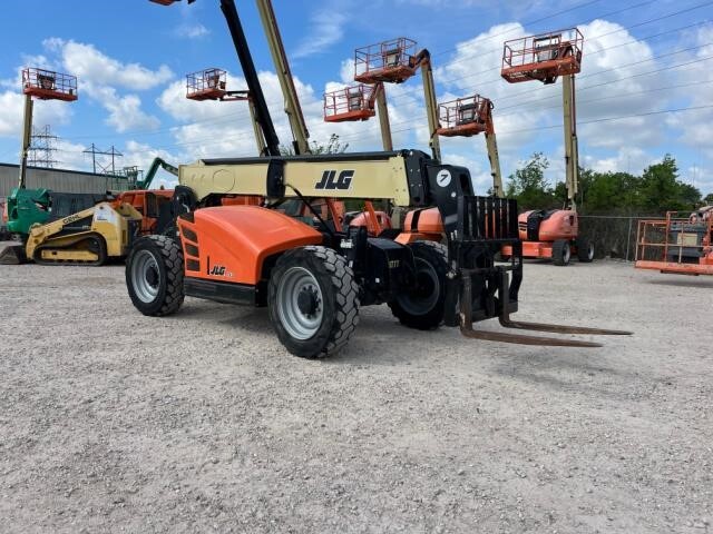 2024 JLG 742-7