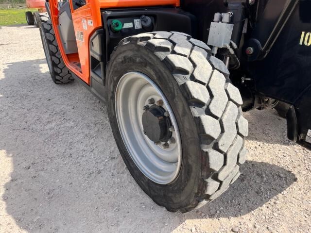 2024 JLG 742-10