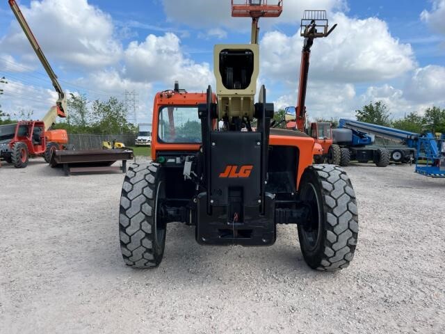 2024 JLG 742-4