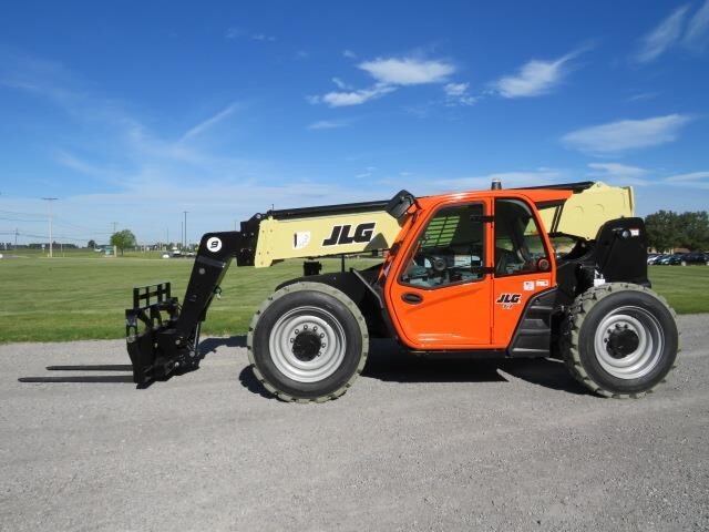 2025 JLG 943