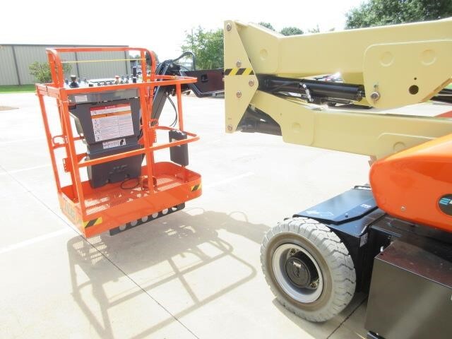 2025 JLG E400AJPN-28