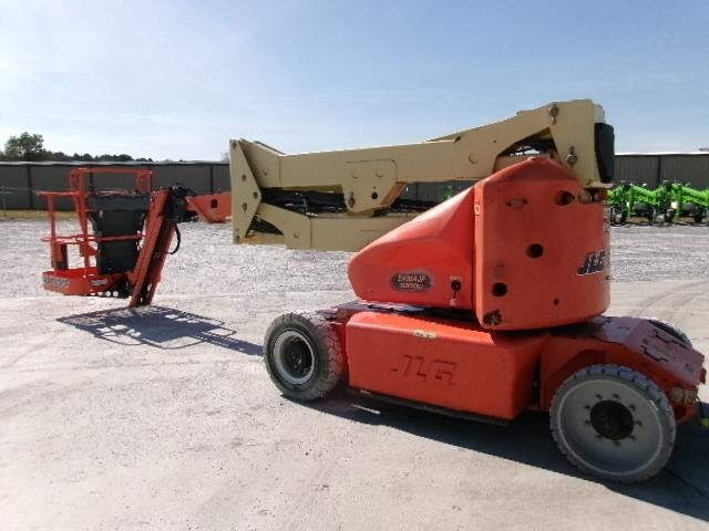 2012 JLG E400AJPN-4
