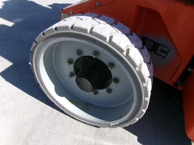 2012 JLG E400AJPN-11