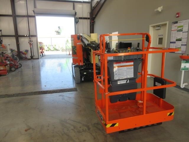 2025 JLG E300AJP-27