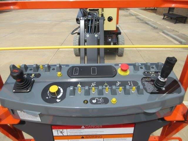 2025 JLG E400AJPN-9