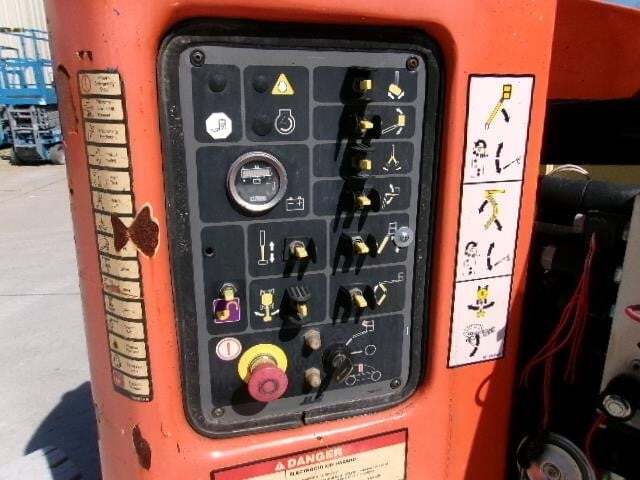 2012 JLG E400AJPN-17