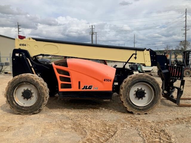 2020 JLG 742-2